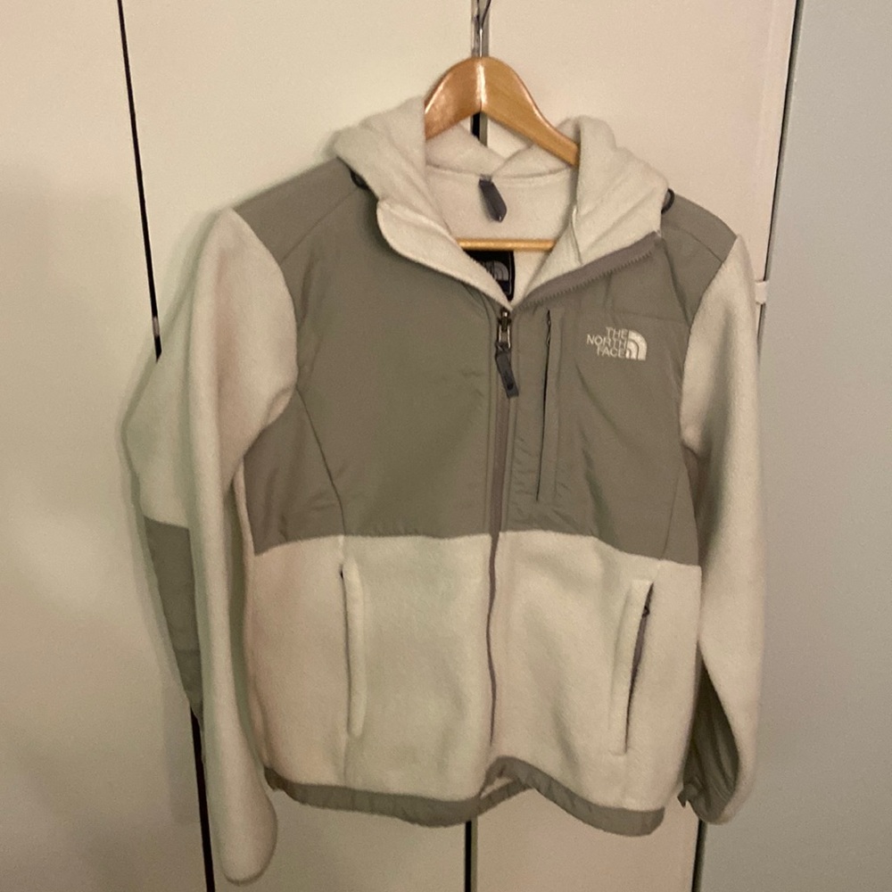 COPY - The North Face fleece. White with gray trim. Medium